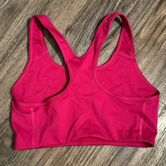 Nike Woman’s Sports Bra - Picture 2 of 4